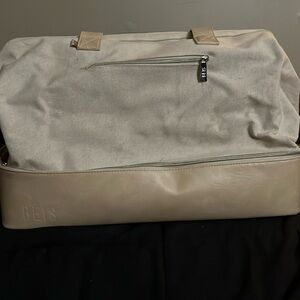 Beis “The Weekender” in Beige